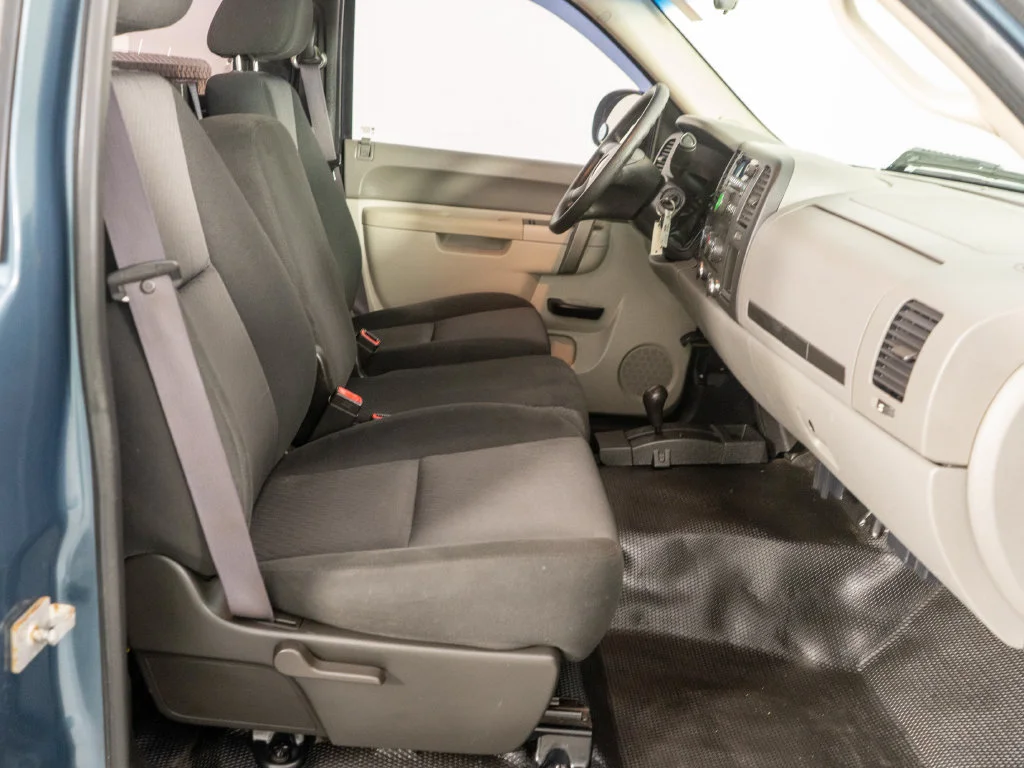 Used 2011 Blue Chevrolet LS image 8