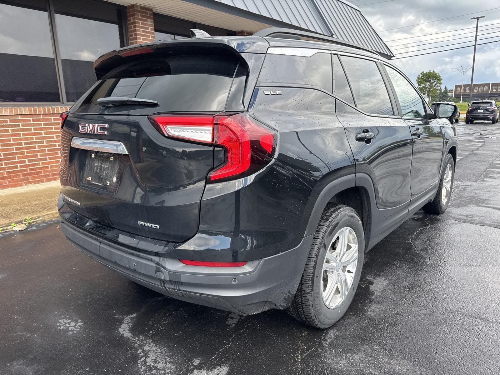 Used 2022 Ebony Twilight Metallic GMC SLE image 6