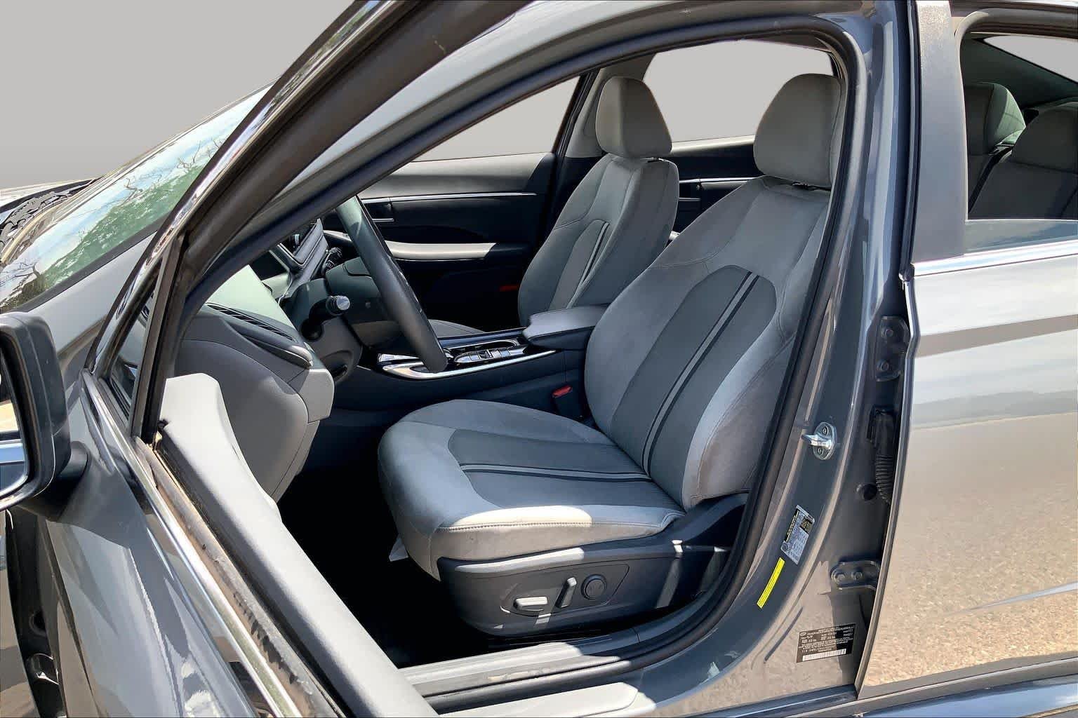 Used 2020 Hampton Gray Hyundai SEL image 8