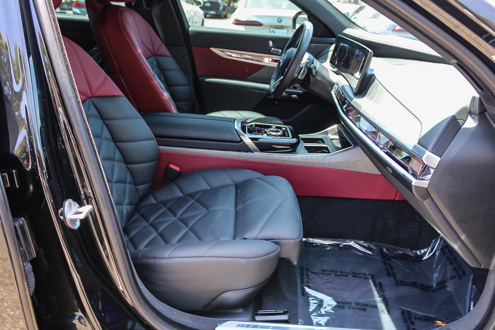 Used 2025 Black Sapphire Metallic BMW 740i image 17