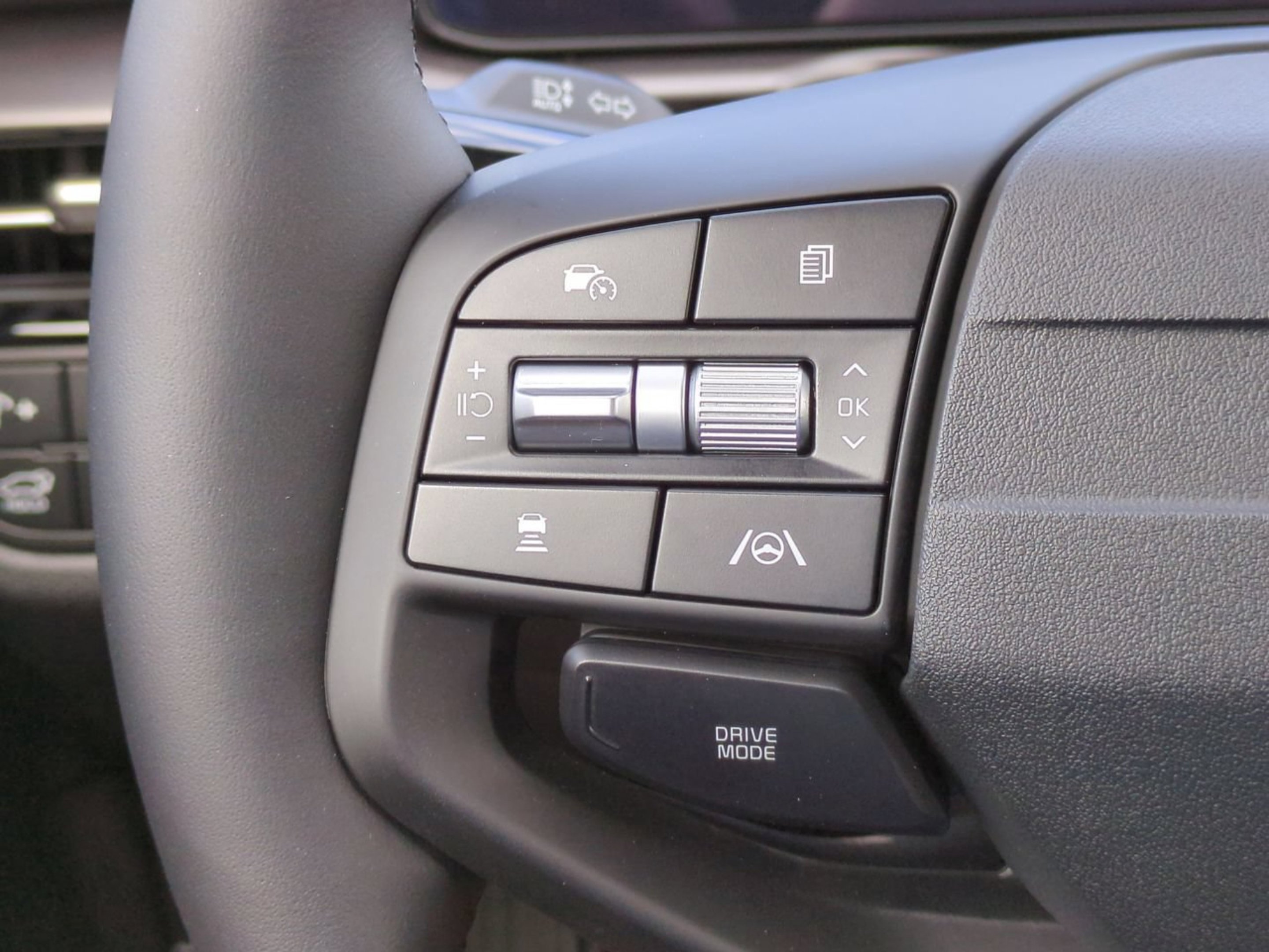 New 2026 Glacial White Pearl Kia EX image 30