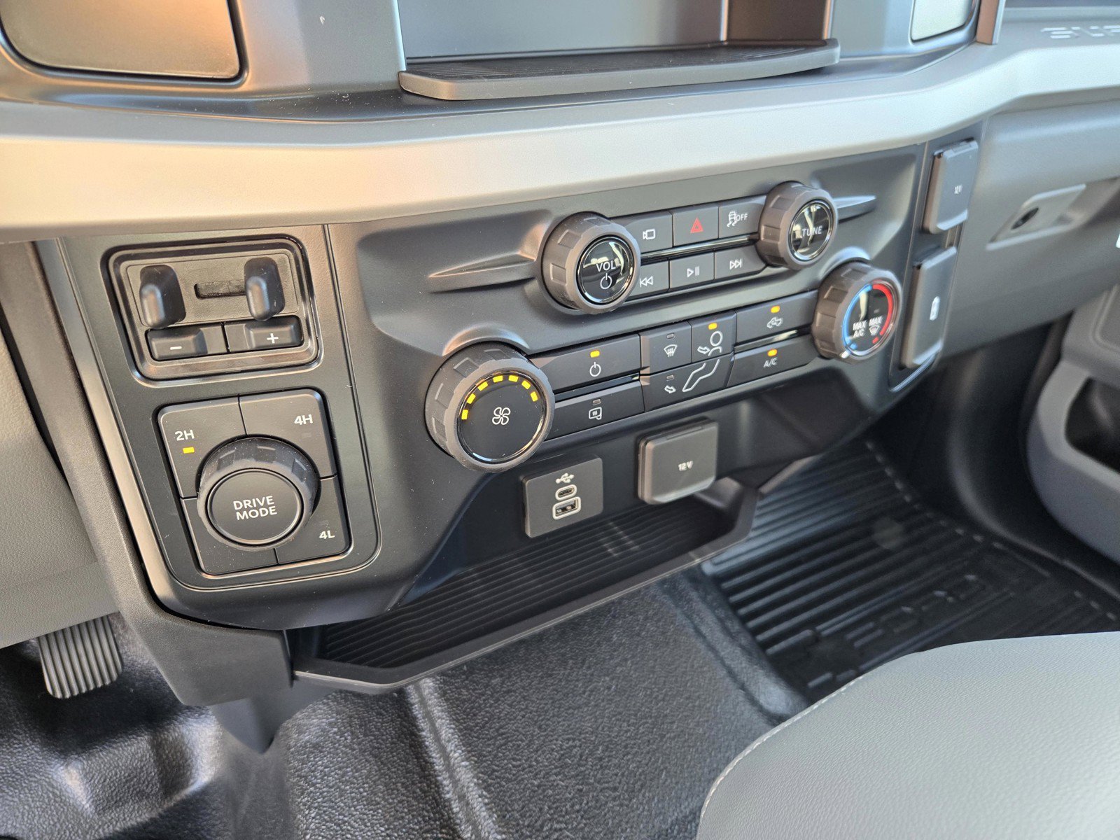 New 2026 Oxford White Ford F-350® XL image 13