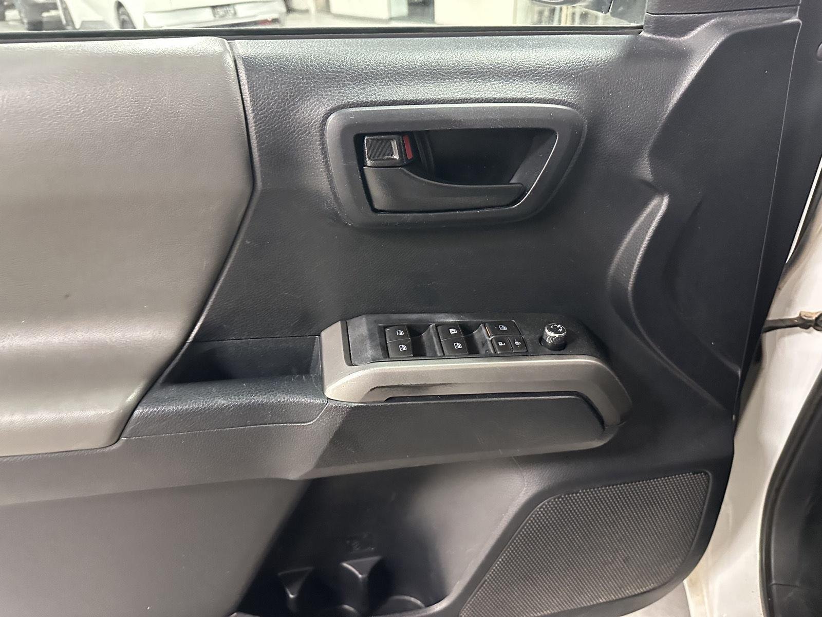 2017 Toyota Tacoma SR5 - Photo 22