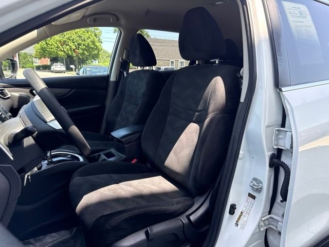 Used 2016 White Nissan S image 10
