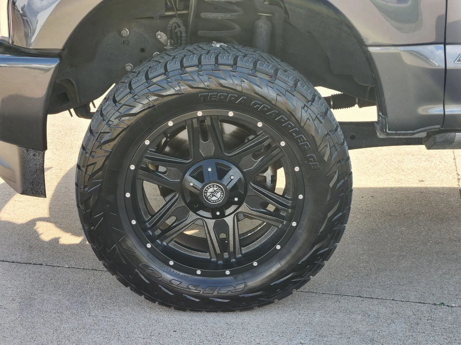 Used 2019 Gray Ford Platinum image 9