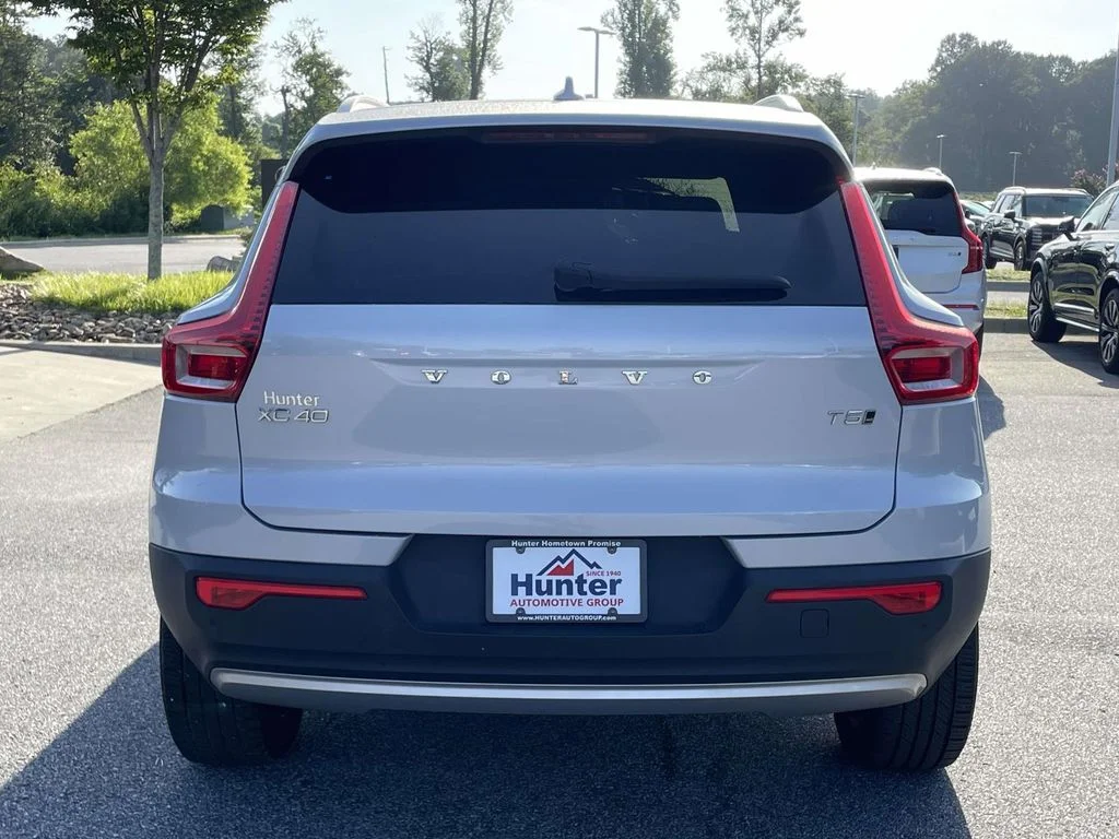 Used 2022 Glacier Silver Metallic Volvo Inscription image 27