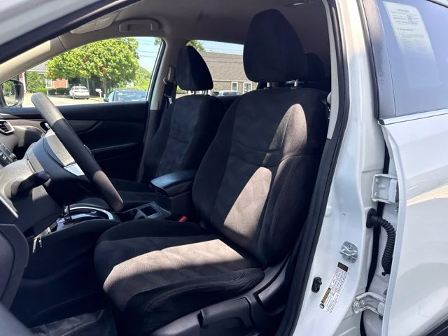 Used 2016 White Nissan S image 10