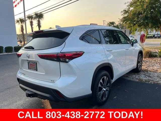 Used 2020 White Toyota XLE image 3