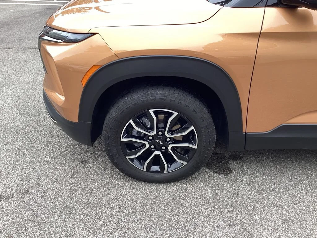 Used 2024 Copper Harbor Metallic Chevrolet ACTIV image 22