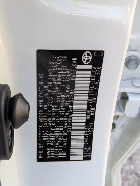 Used 2021 White Toyota LE image 35