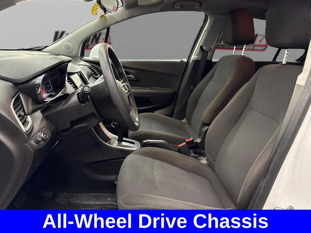 Used 2018 White Chevrolet LS image 10