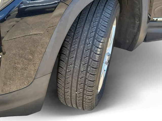 Used 2018 EBONY TWILIGHT METALLIC GMC SLE image 33
