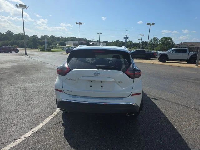Used 2019 White Nissan SL image 4