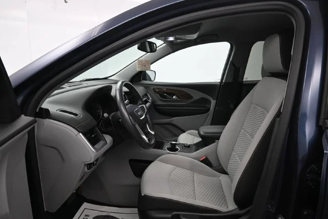 Used 2018 BLUE STEEL METALLIC GMC SLE image 9