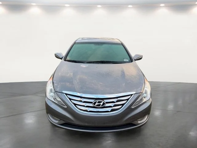Used 2013 Gray Hyundai SE image 7