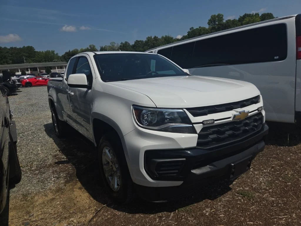 Used 2022 White Chevrolet LT image 2