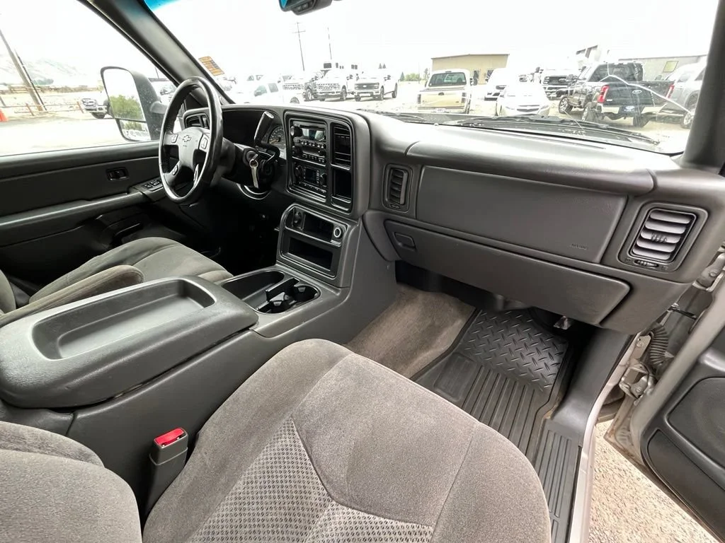 Used 2006 Tan Chevrolet Work Truck image 19