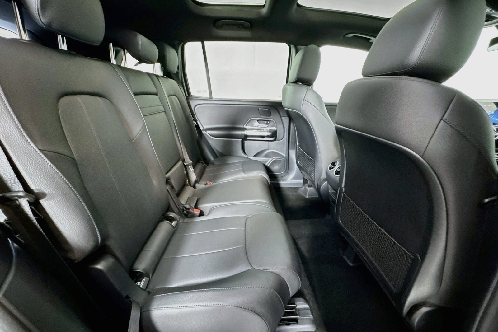 New 2026 Mountain Grey Metallic Mercedes-Benz GLB 250 image 25