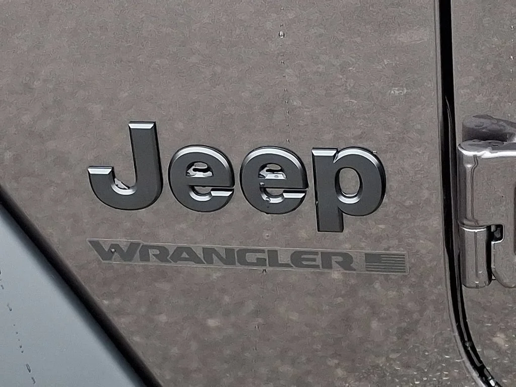 New 2026 Granite Crystal Metallic Clearcoat Jeep Sport S image 20