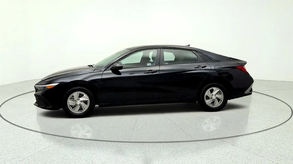Used 2025 Abyss Black Hyundai SE IVT image 8