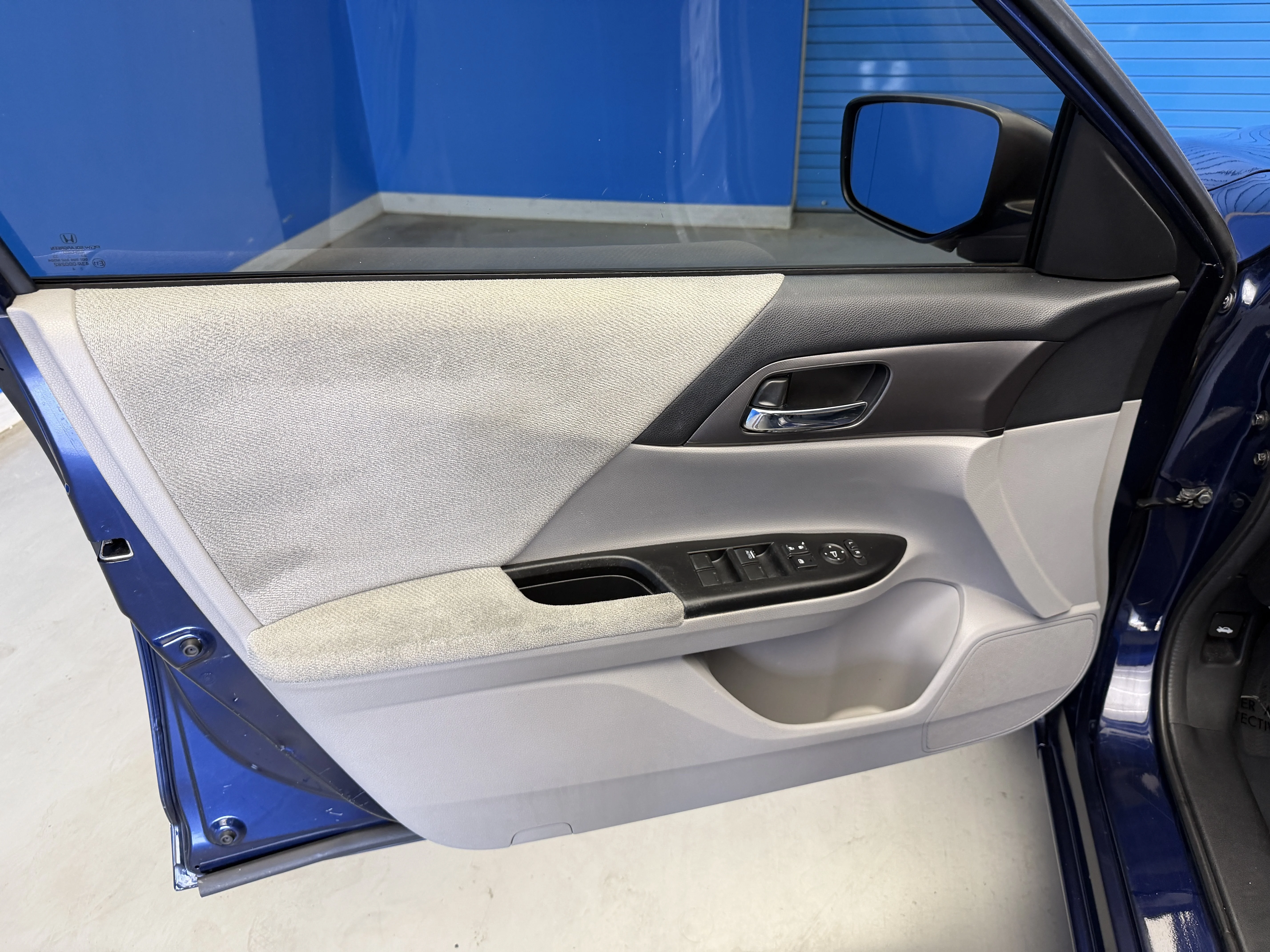 Used 2013 Obsidian Blue Pearl Honda LX image 9