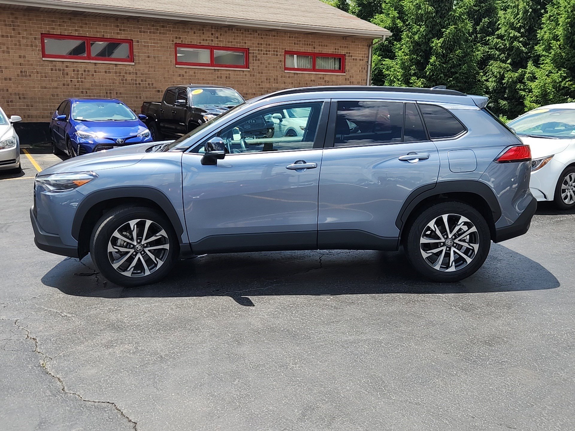 Used 2025 Celestite Toyota XLE image 4