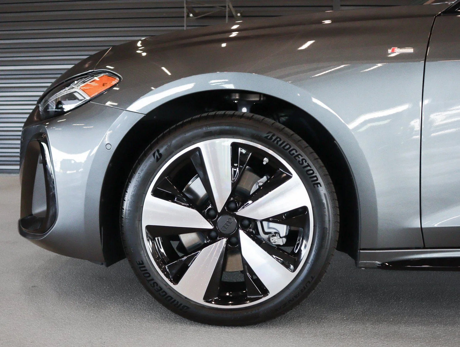 New 2026 Daytona Gray Pearl Effect Audi Premium Plus image 5
