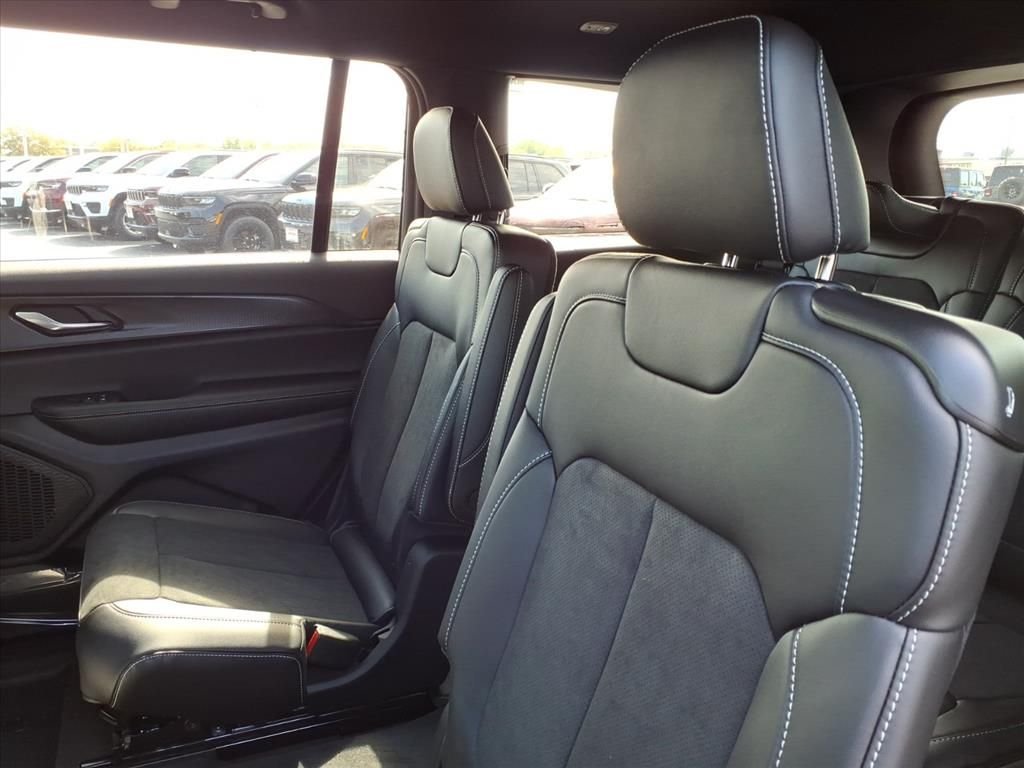 New 2025 Silver Zynith Exterior Paint Jeep Altitude X image 14