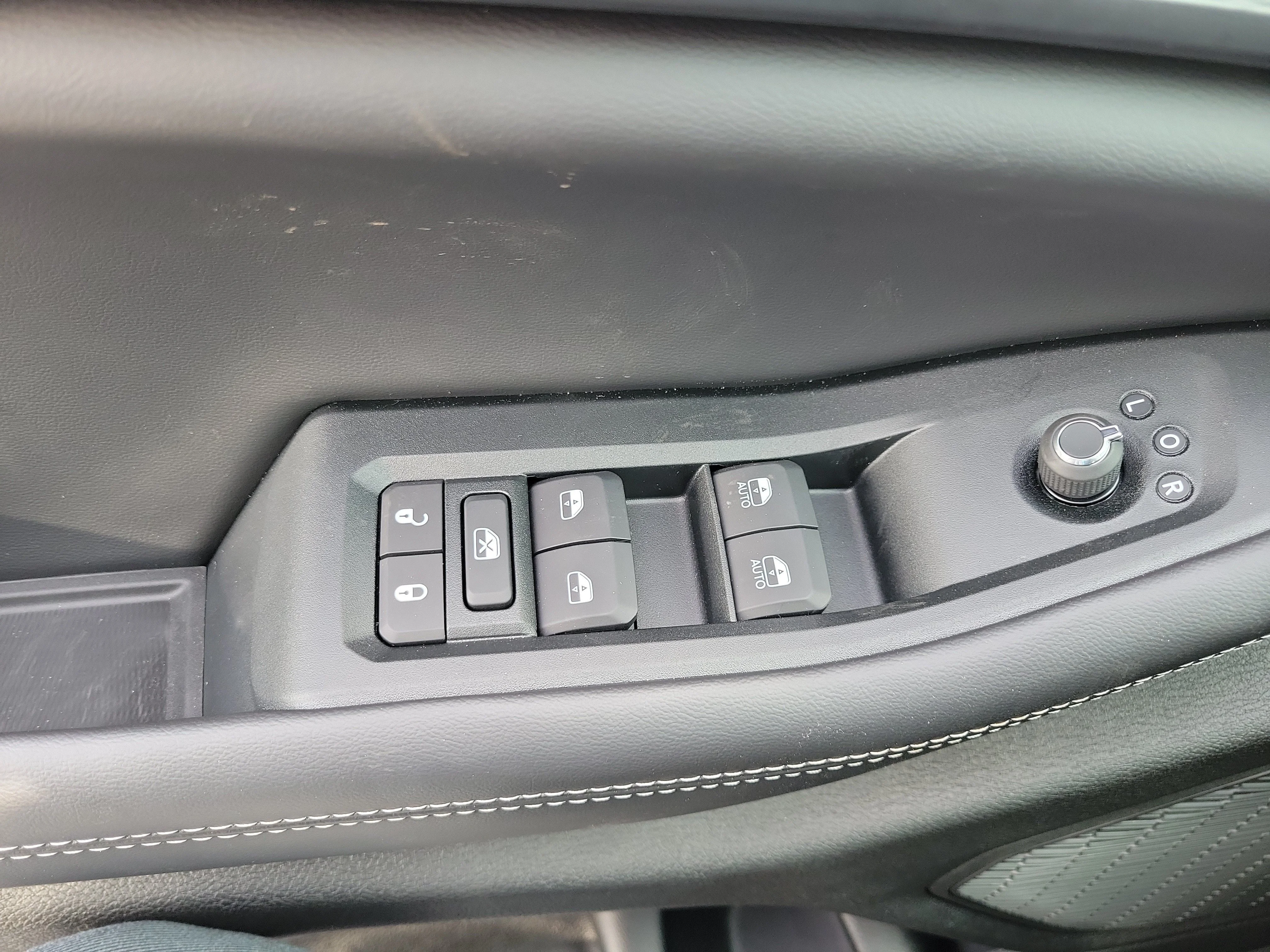 New 2026 Silver Zynith Jeep Laredo X image 30