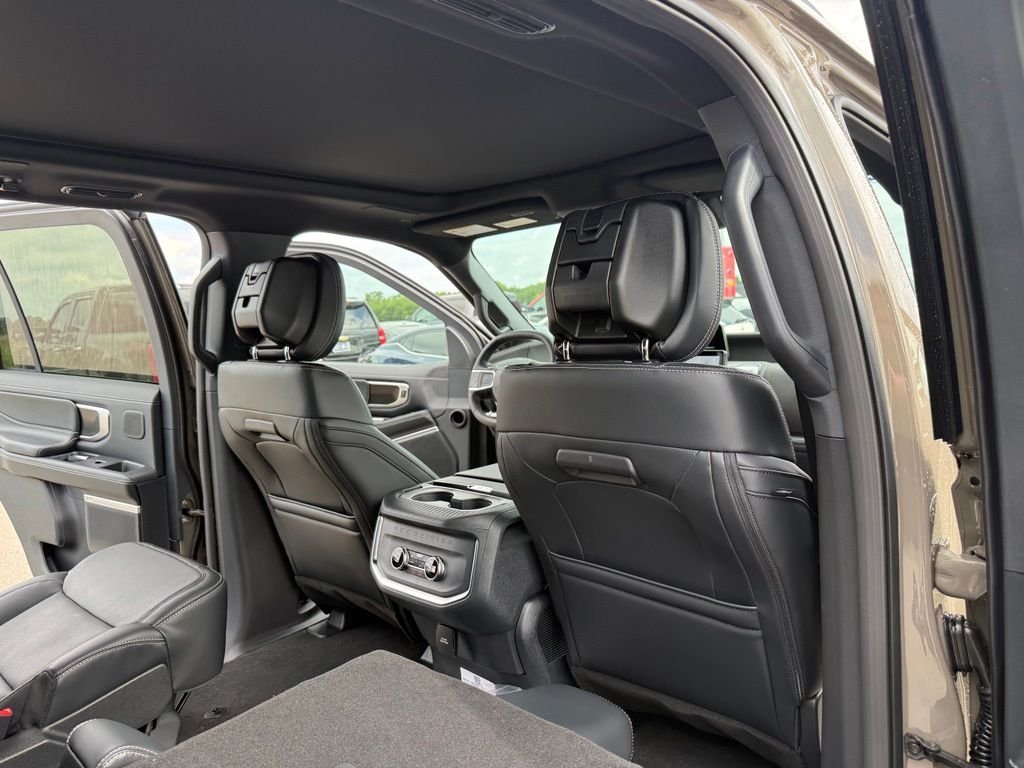 New 2027 Marsh Gray Ford Platinum image 20