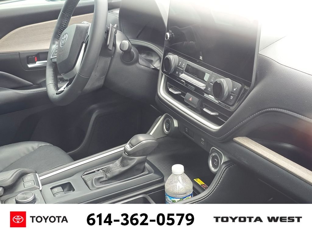 Used 2024 White Toyota Platinum image 12