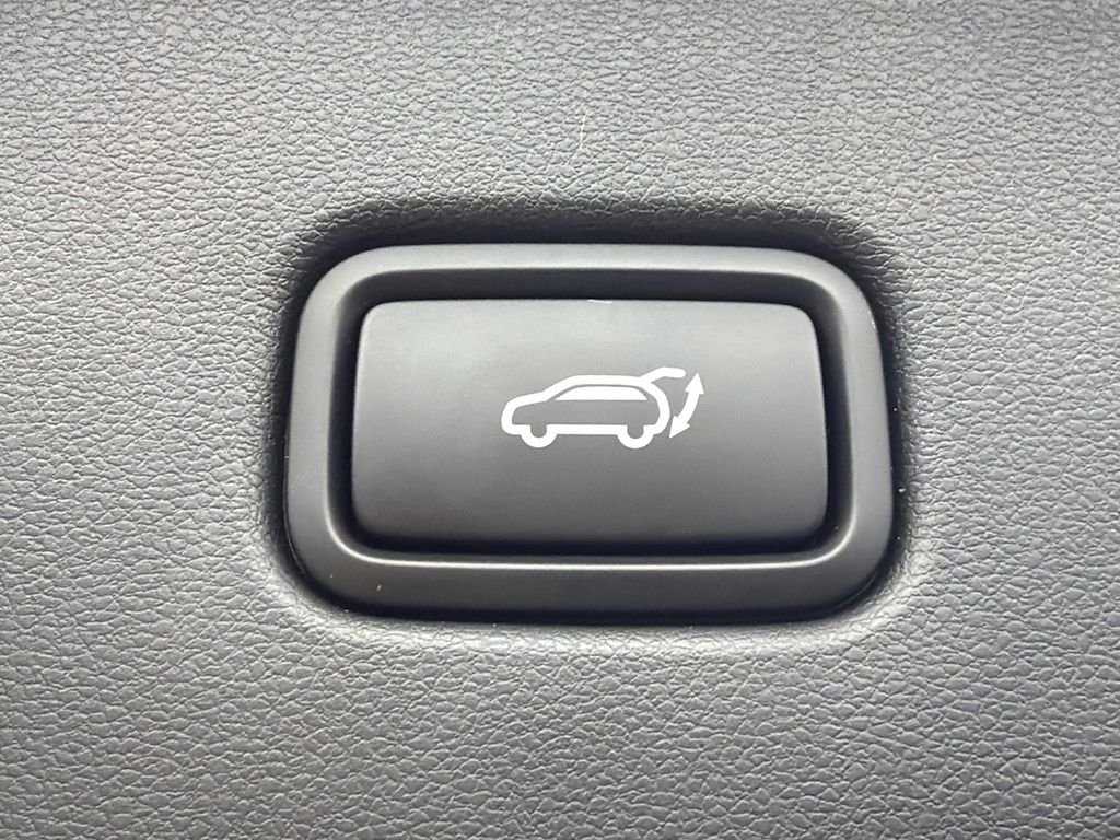 Certified Used 2025 Gray Hyundai SEL Convenience image 19