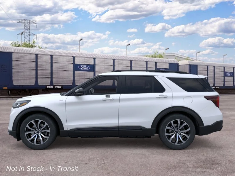 New 2026 Star White Metallic Tri-Coat Ford ST-Line image 3