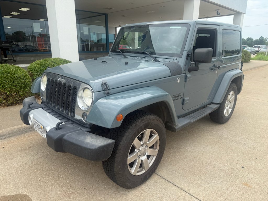 Used 2014 Blue Jeep Sahara image 7