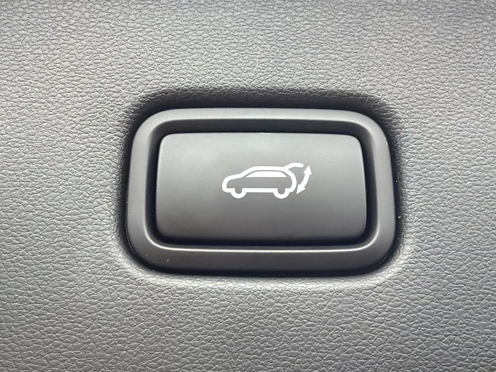 Used 2025 Gray Hyundai SEL Convenience image 19