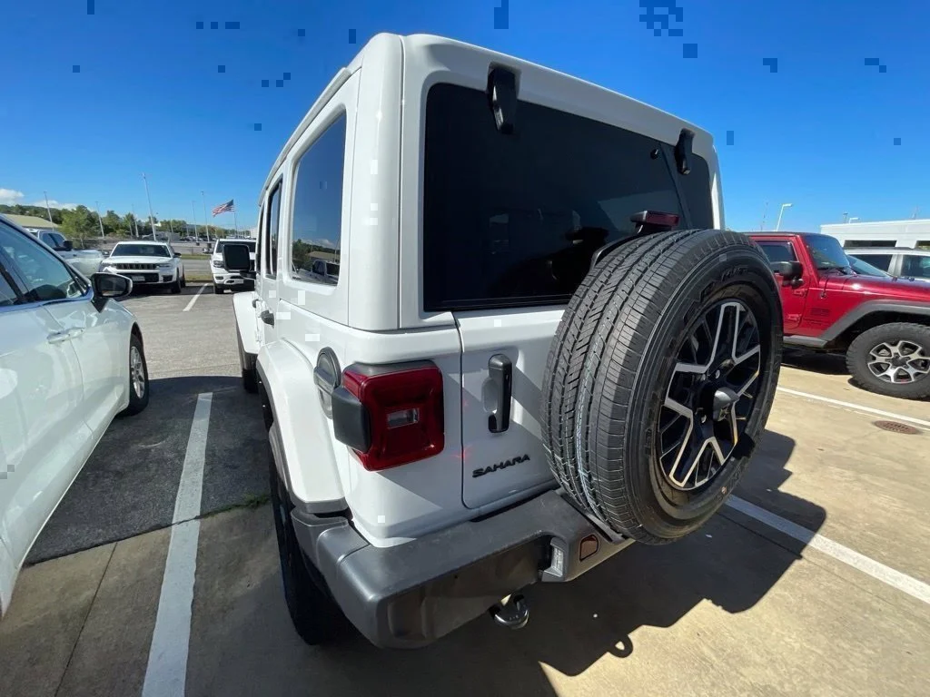 Used 2025 White Jeep Sahara image 13