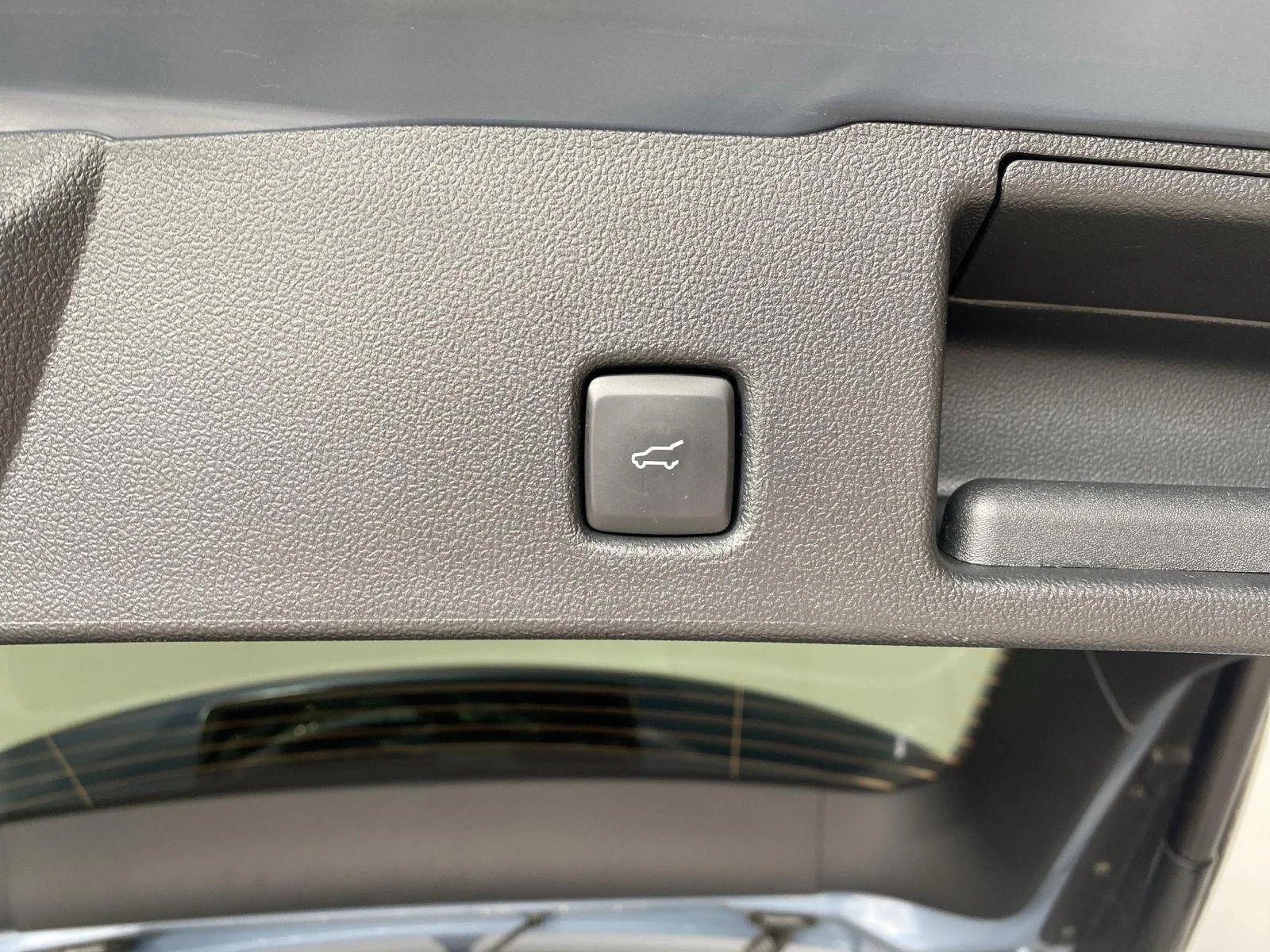 Used 2023 Vapor Blue Ford Active image 8