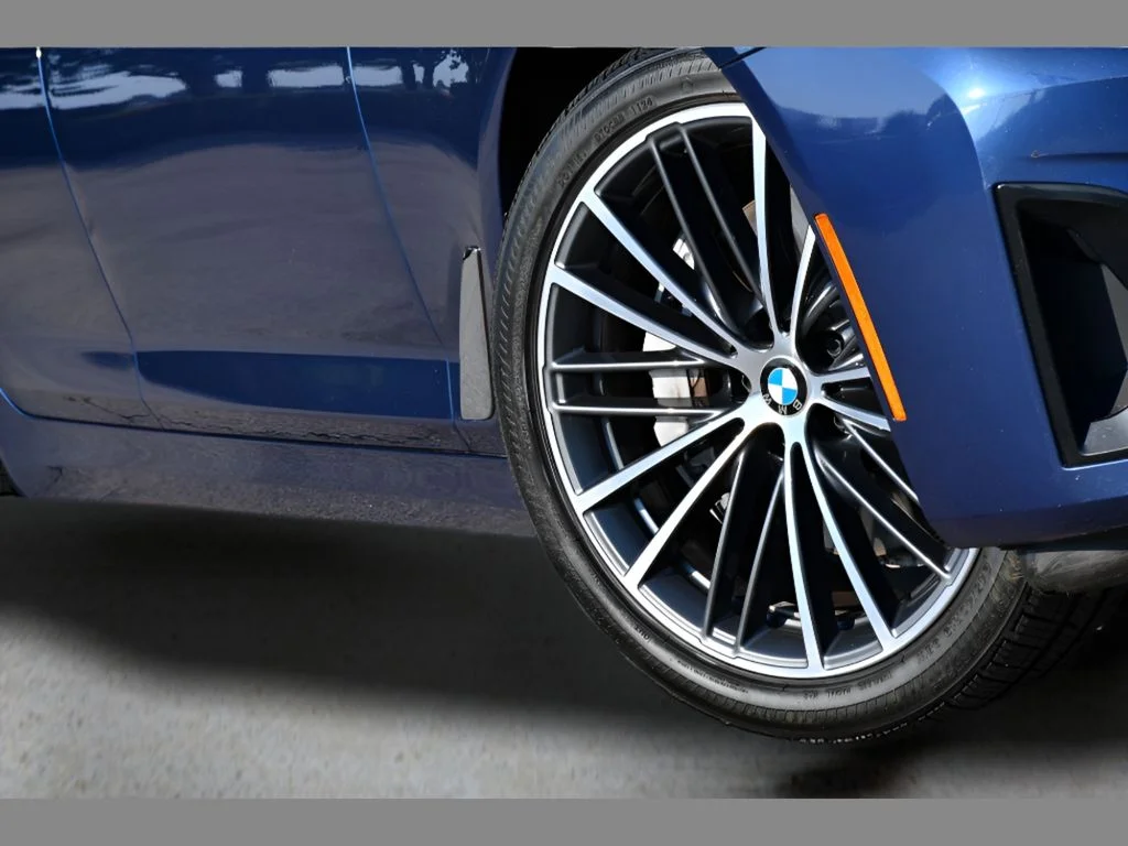 Used 2022 Blue BMW 540i xDrive image 11