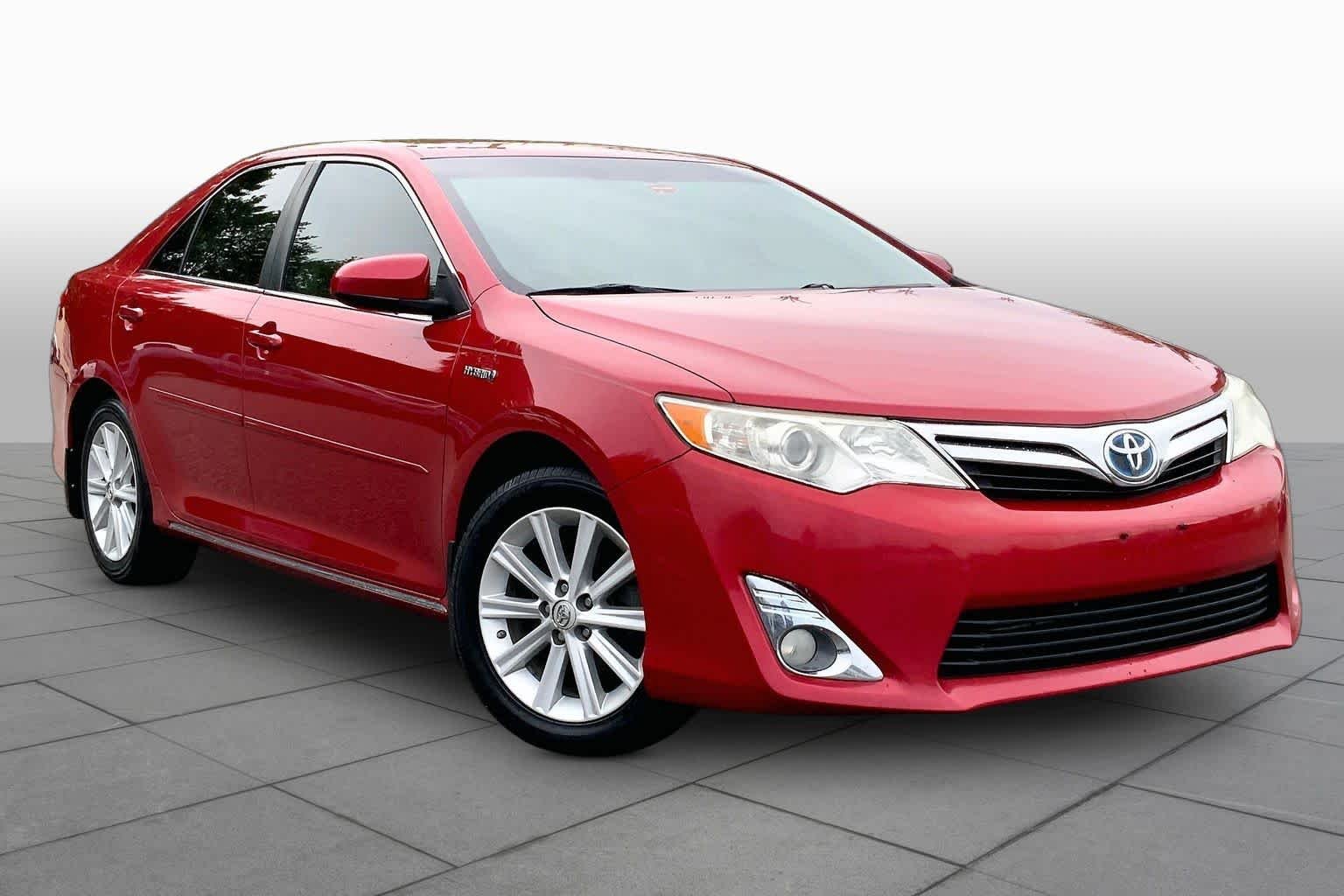 Used 2013 Barcelona Red Metallic Toyota LE image 3
