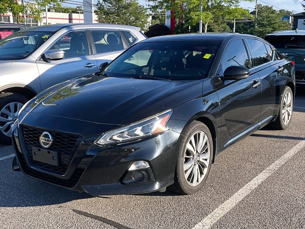 Used 2019 Black Nissan 2.5 SL image 3