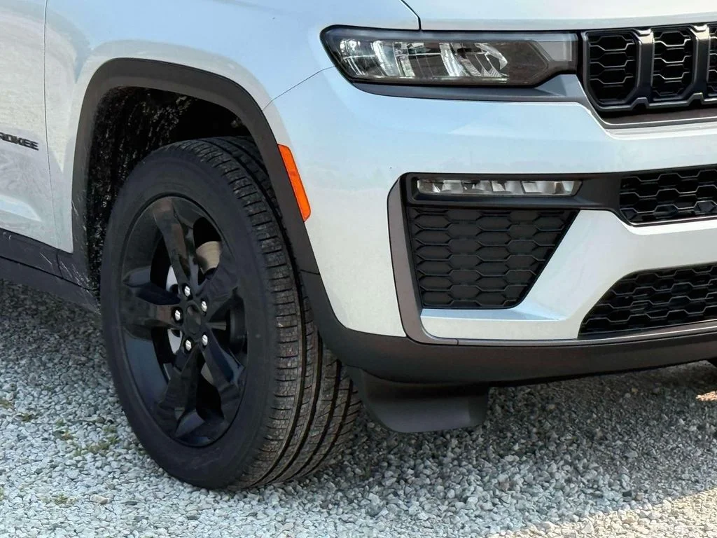 New 2026 Silver Jeep Limited image 5