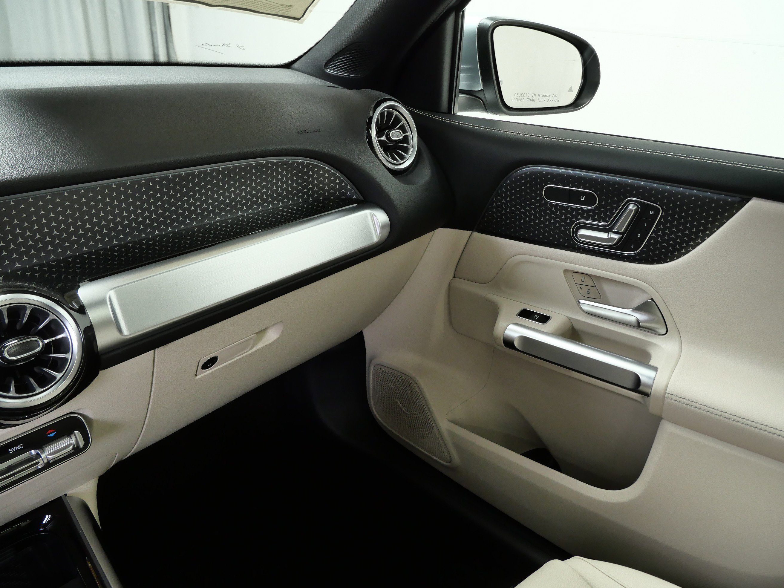 New 2026 Cirrus Silver Metallic Mercedes-Benz GLB 250 image 11