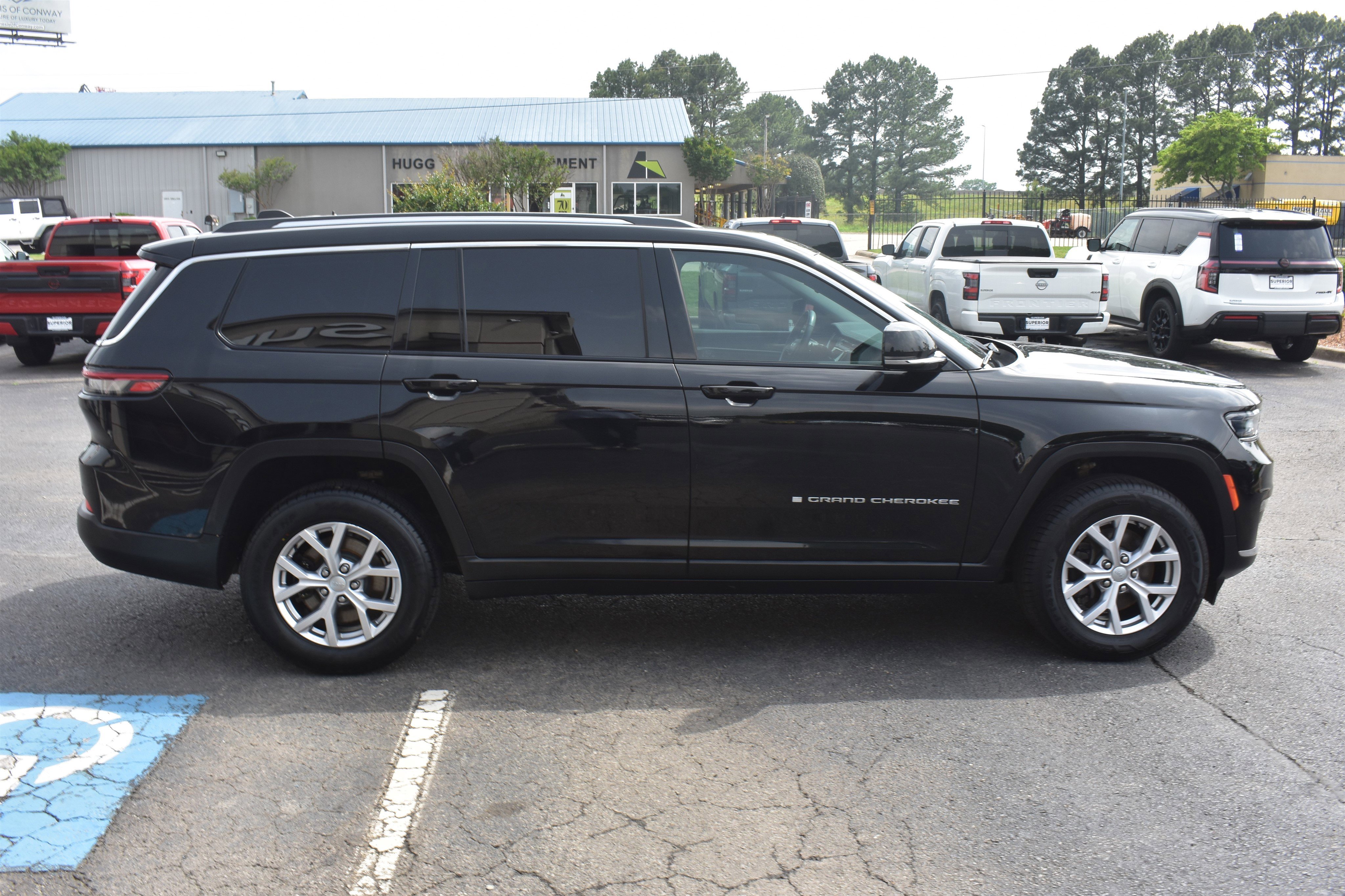 Used 2021 Diamond Black Crystal Pearlcoat Jeep Limited image 4