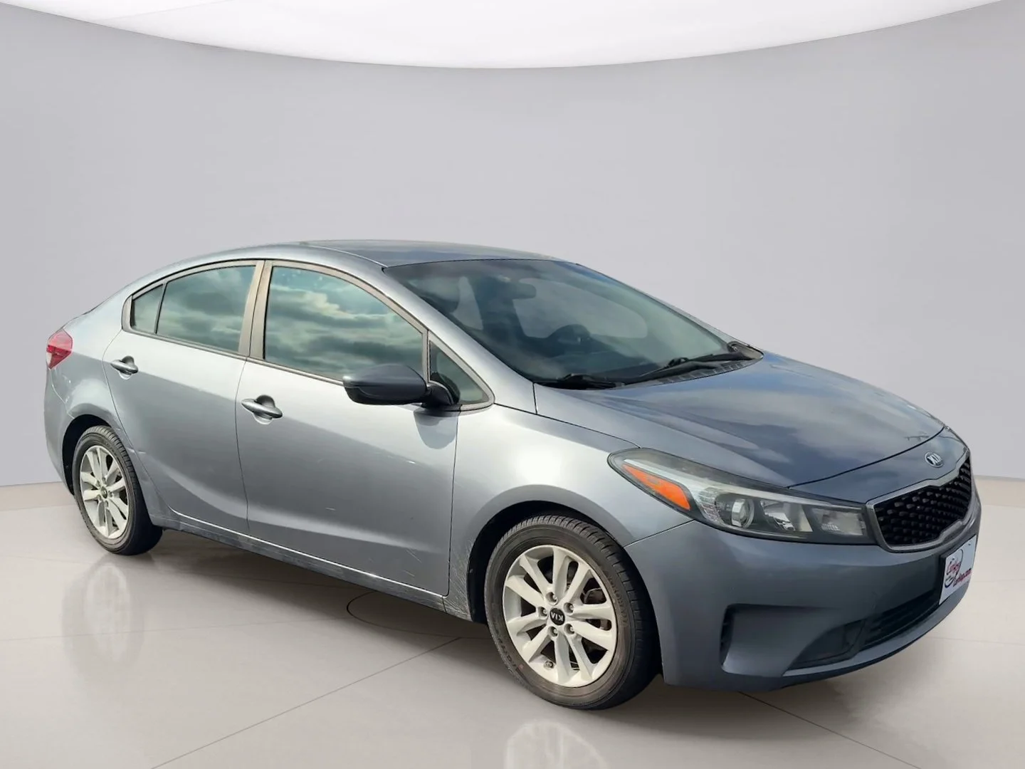 Used 2017 Gray Kia SE image 7