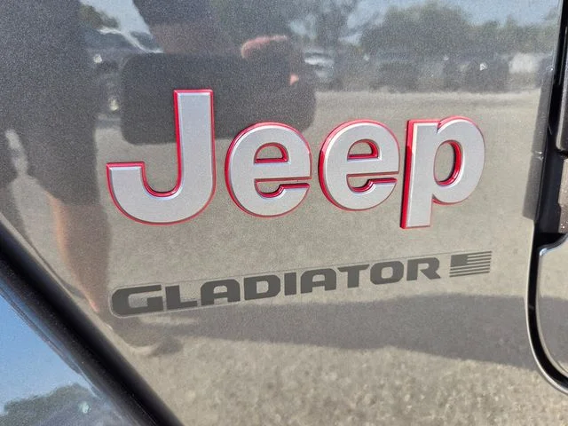 New 2026 Granite Crystal Metallic Clear-Coat Exterior Paint Jeep Rubicon image 12