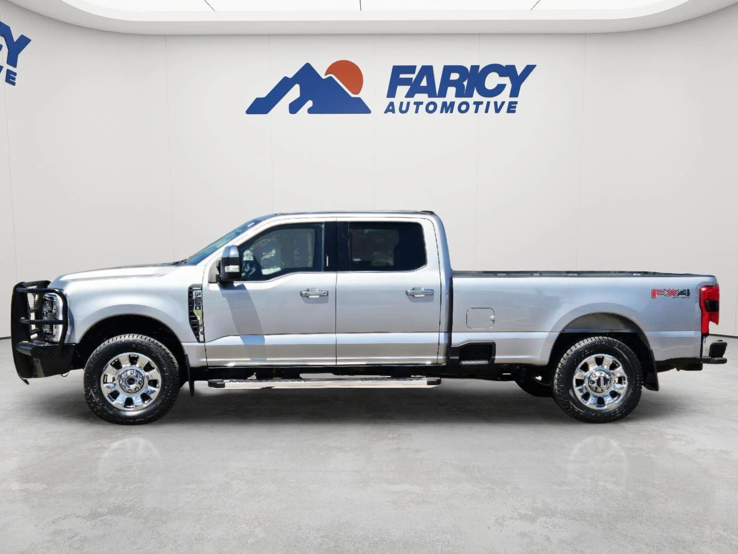 Used 2024 Iconic Silver Ford LARIAT image 8