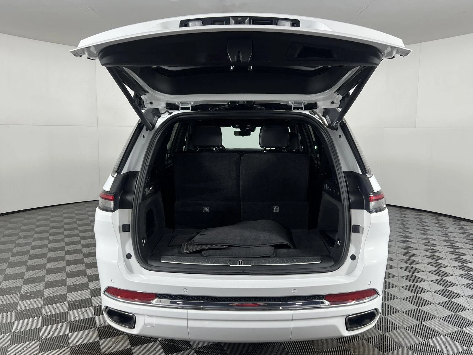 Used 2021 Bright White Clearcoat Jeep Overland image 33