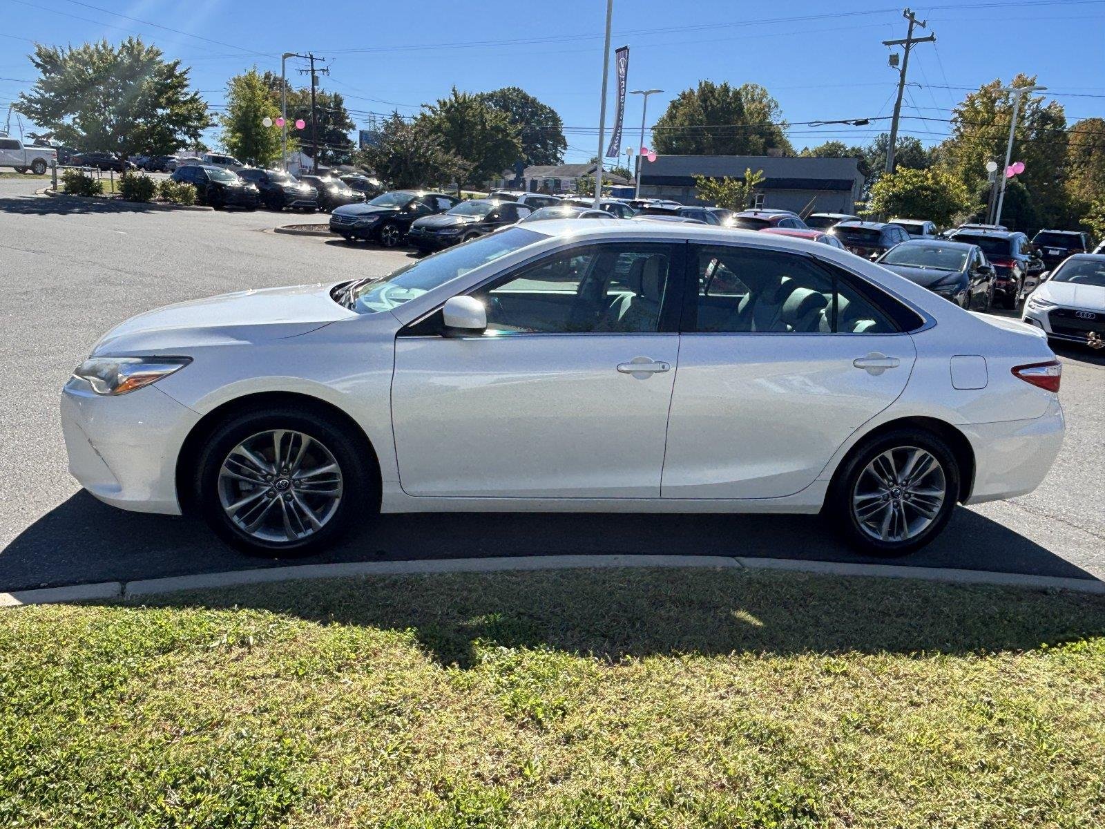 Used 2017 Blizzard Pearl Toyota SE image 2