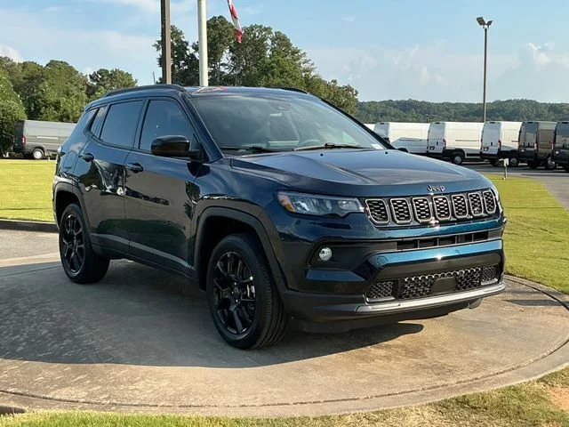 New 2026 Fathom Blue Pearl-Coat Exterior Paint Jeep Latitude image 9