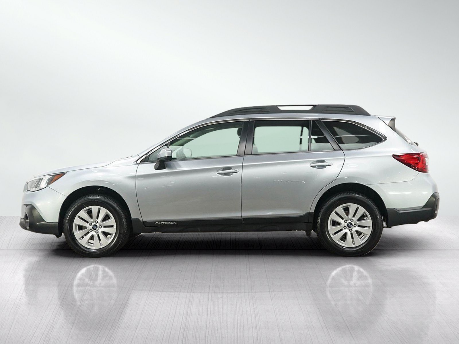 Used 2018 Subaru Outback Premium with VIN 4S4BSACC8J3230962 for sale in Burnsville, Minnesota